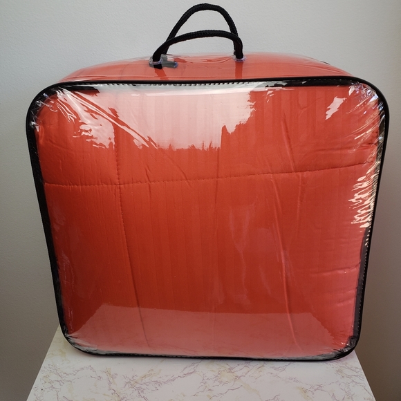 QUEEN SIZE COMFORTER - Picture 3 of 4